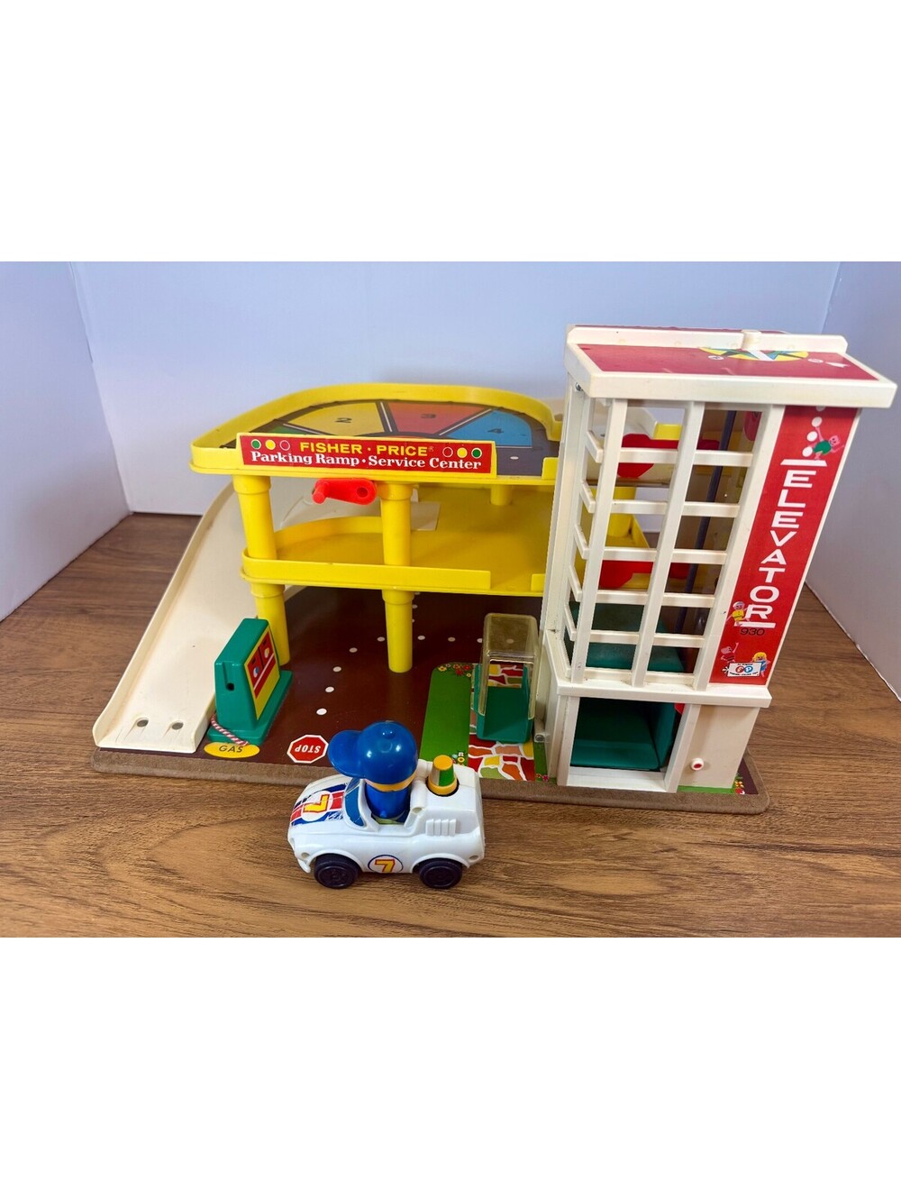 Vintage Fisher-Price #930 Play Family Action Garage Parking Ramp